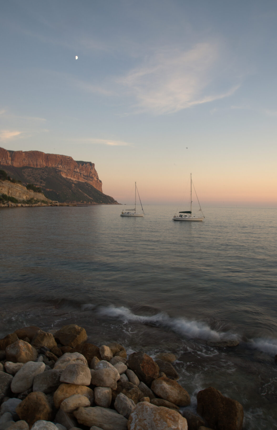 De haven van Cassis onder de Cap Canaille